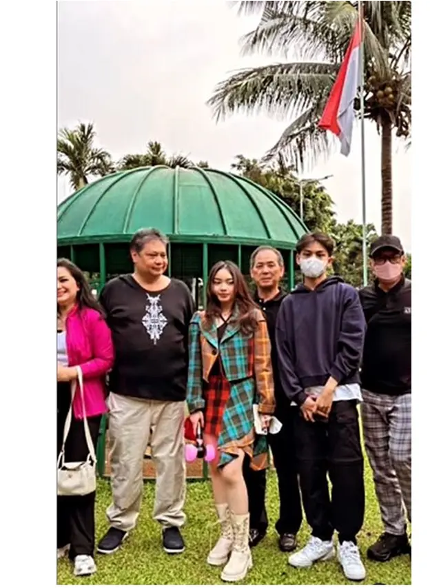 6 Potret Keluarga Airlangga Hartarto Nonton BLACKPINK, Foto Bareng Disorot Netizen