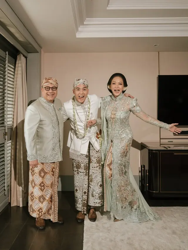 6 Potret Detail Kebaya Maia Estianty di Akad Nikah Al Ghazali, Anggun Memukau