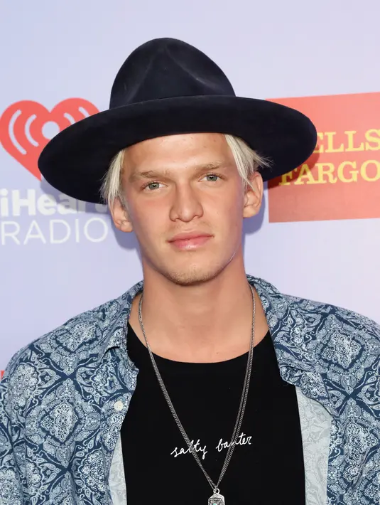 Kabar tersebut rupanya telah didengar oleh mantan kekasih dari Gigi Hadid yakni Cody Simpson. Meski sudah tak mempunyai status pasangan kekasih, Cody Simpson mengaku cemburu terhadap hubungan Zayn dan Gigi. (AFP/Bintang.com)