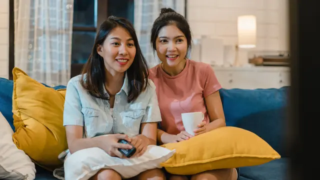 perempuan sahabat teman nonton drama film