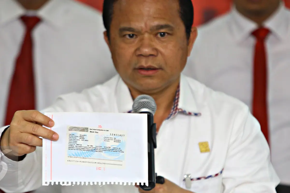 20170118-Delapan-Warga-Negara-India--Diamankan-Petugas-Imigrasi-Jakarta-IA
