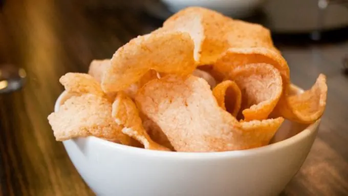 Kerupuk nasi pedas/copyright Pinterest.com