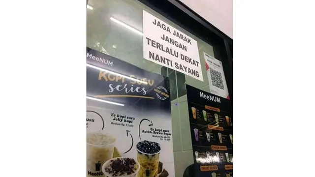 6 Pengumuman Jaga Jarak Ini Sukses Bikin Geleng Kepala