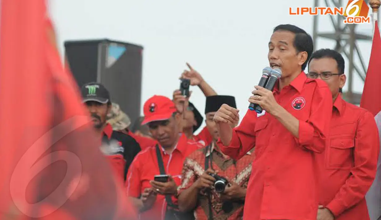  Di tengah orasi politiknya, Jokowi menceritakan jika demi kampanye ia pun rela tidak tidur selama 3 hari (Liputan6.com/Herman Zakharia)