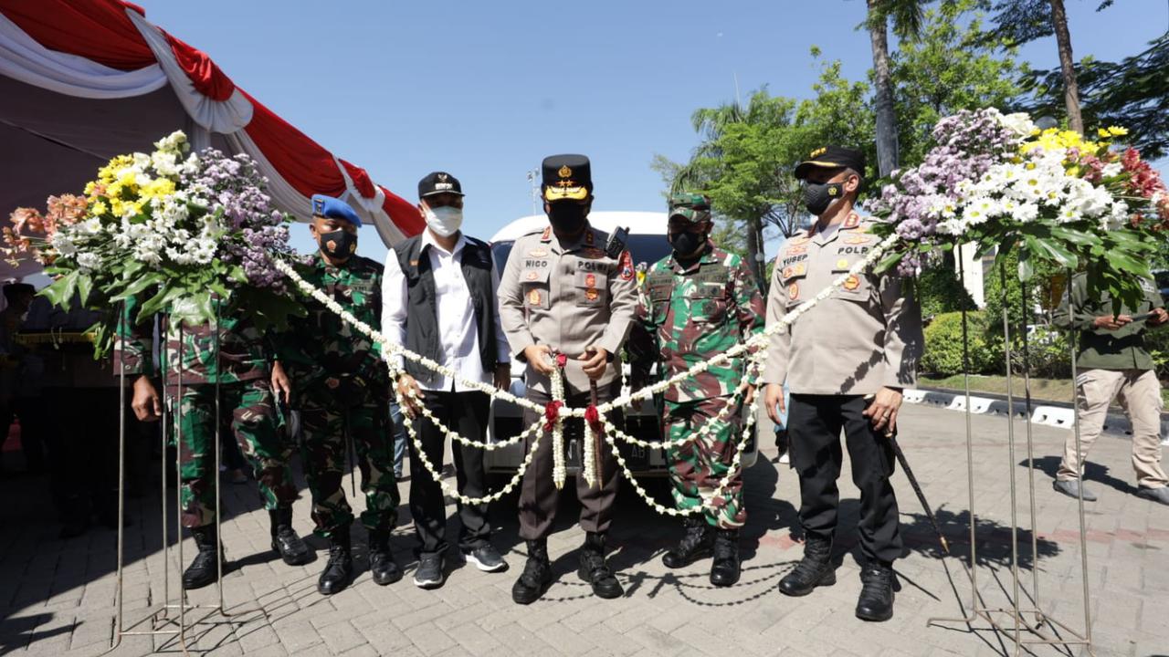 Peluncuran mobil vaksin di Tugu Pahlawan Surabaya. (Dian Kurniawan/Liputan6.com)