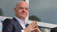Momen itu juga disaksikan Presiden FIFA Gianni Infantino yang turut hadir di pertandingan Iran vs Kosta Rika. (AP Photo/Riza Ozel)