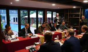 Menteri Koordinator Bidang Perekonomian Airlangga Hartarto bertemu Deputi Pertama Perdana Menteri Rusia Denis Manturov, di Bogor, Jumat (16/10/2026). (Dok Kemenko Perekonomian)