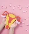 Mengenalkan kesehatan reproduksi sejak dini membantu anak perempuan lebih memahami tubuh dan menghadapi berbagai perubahan yang terjadi selama masa pertumbuhan. (Foto/Dok: Magnific)