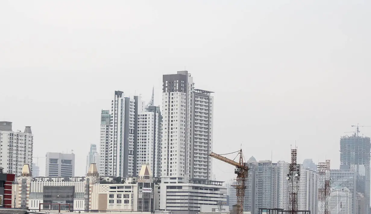 Dengan pesatnya pertumbuhan ini, diperkirakan pada 2020 mendatang Indonesia akan menjadi 20 besar negara yang memiliki gedung pencakar langit terbanyak, Jakarta, (15/10/14). (Liputan6.com/Faizal Fanani) 