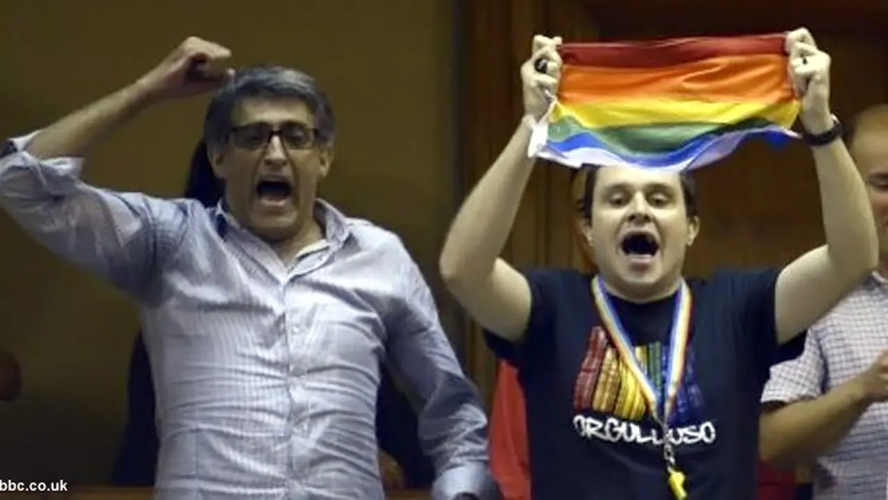 pernikahan-gay-130805b.jpg