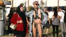 Dua penonton saat menghadiri Coachella Valley Music and Arts Festival 2018 di Empire Polo Club di Indio, Calif (15/4). Festival Coachella ini sudah ada sejak tahun 1999. (AFP Photo/Rich Fury)