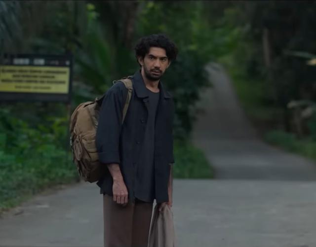 2. Pramuja (Reza Rahadian)