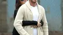 David Beckham pacaran dengan Victoria Beckham pada 1997 dan menikah pada 1999. Hngga kini mereka selalu mesra bersama.  (PopSugar)