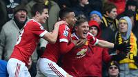 Pemain MU, Bastian Schweinsteiger (kanan), merayakan gol yang dicetaknya ke gawang Watford dalam lanjutan Liga Inggris di Stadion Icarage Road, Watford, Sabtu (21/11/2015). (AFP Photo/Ben Stansall)