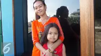 Misca Mancung bersama ibu, Jacky Susilowati. [Foto: Fachrur Rozie/Liputan6.com]