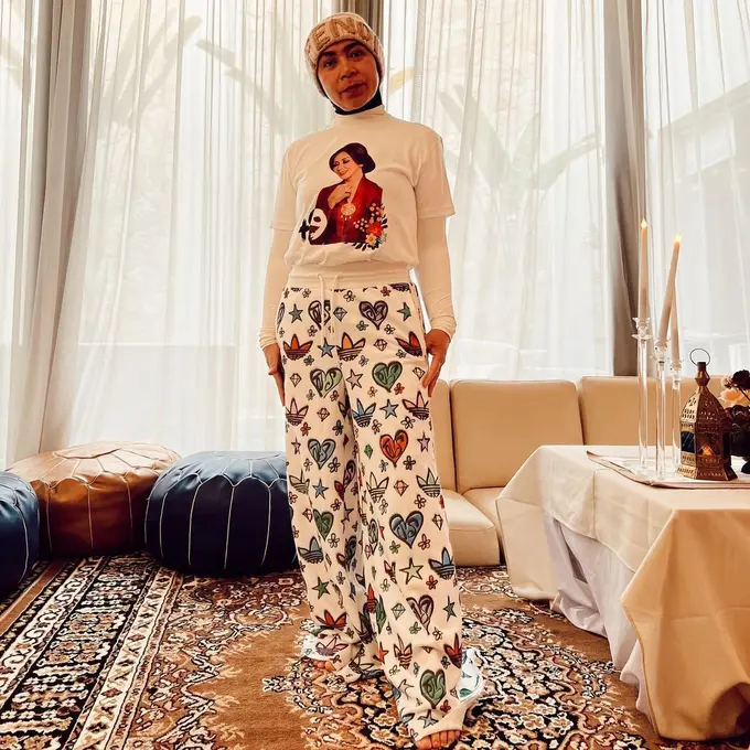 Turun Size dari XXL ke XS, 6 Gaya Terkini Melly Goeslaw Sukses Bikin Pangling