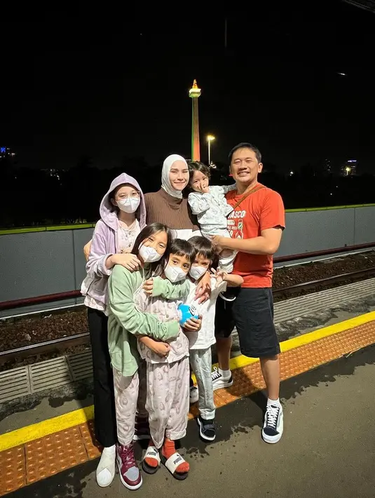 <p>[Instagram/zaskiadyamecca]</p>