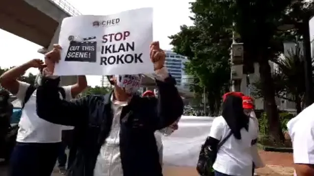 Koalisi Masyarakat Peduli Kesehatan (KOMPAK), melakukan aksi untuk mendesak revisi PP 109/2012 di depan kantor Kemenkes pada Kamis (12/11/2020) (Tangkapan Layar Zoom)