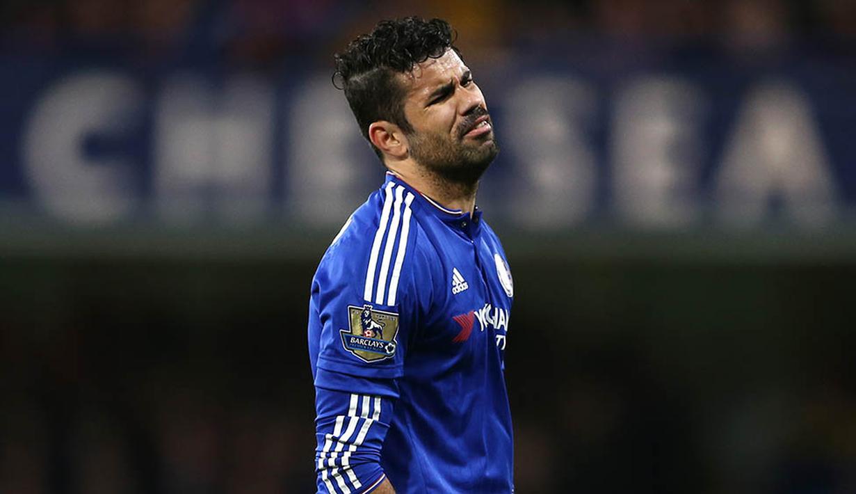 Striker Chelsea, Diego Costa, tampak kecewa gagal mencetak gol ke gawang Bournemouth pada laga Liga Premier Inggris di Stadion Stamford Bridge, Inggris, Sabtu (5/12/2015). Chelsea kalah 0-1. (AFP Photo/Justin Tallis)