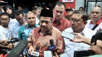 Wakil Ketua DPR Fadli Zon dan Fahri Hamzah memberikan keterangan kepada awak media saat tiba untuk menjenguk Ahmad Dhani di Rutan Klas I Cipinang, Jakarta, Rabu (6/2). (Merdeka.com/Iqbal S. Nugroho)