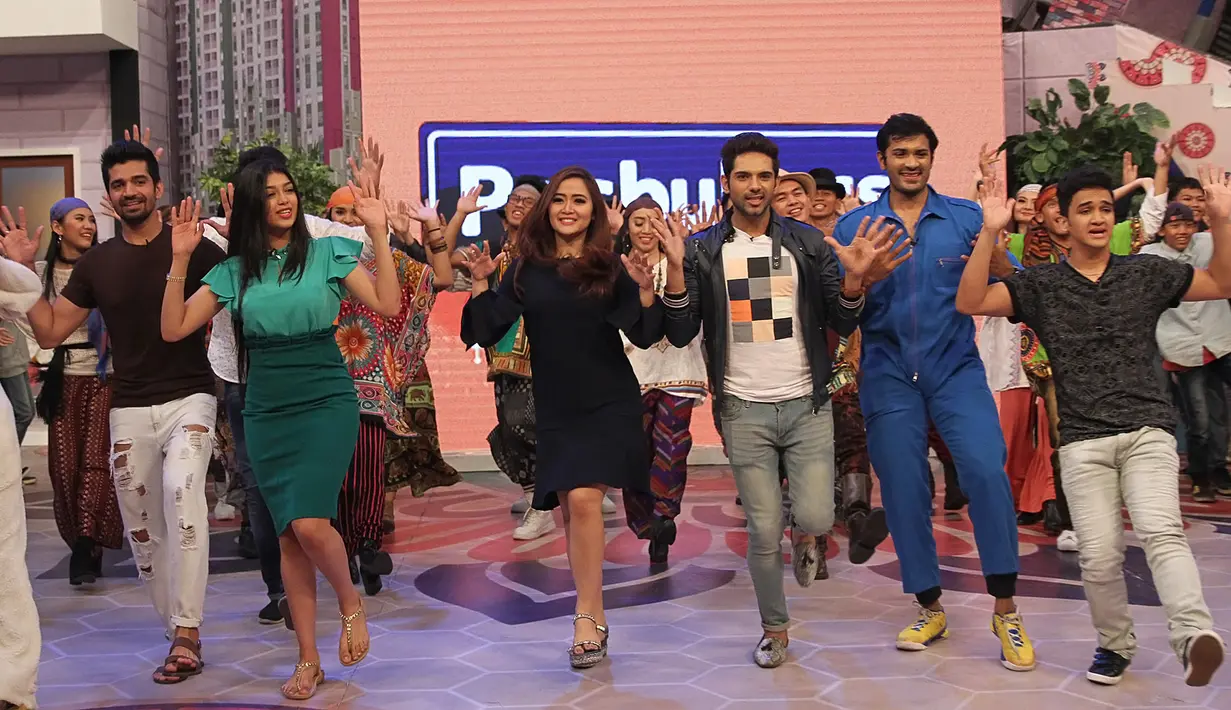 Pemeran serial India Geet dan Punar Vivah merupakan salah satu dari 27 artis asal India yang didatangkan oleh Eko Patrio untuk mengisi acara Ramadhan. Para artis dan aktor itu akan tampil bersama artis Tanah Air. (Bambang E. Ros/Bintang.com)