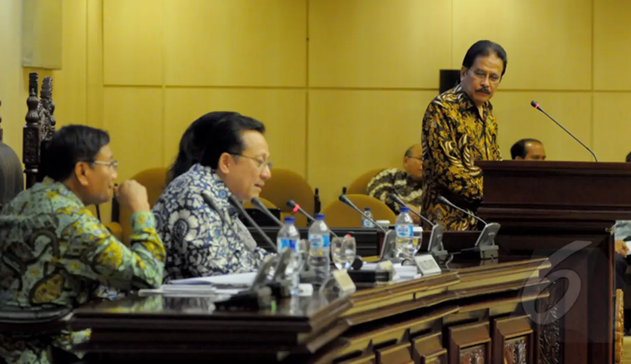 Menko Bidang Perekonomian Sofyan Djalil memberikan penjelasan kepada DPD RI terkait kenaikan harga BBM, Gedung Parlemen, Senayan, Jakarta, Rabu (18/02/2015). (Liputan6.com/Andrian M Tunay)
