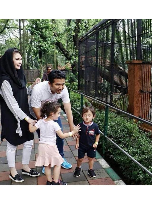 6 Potret Kebersamaan Arumi Bachsin dan Kedua Anaknya