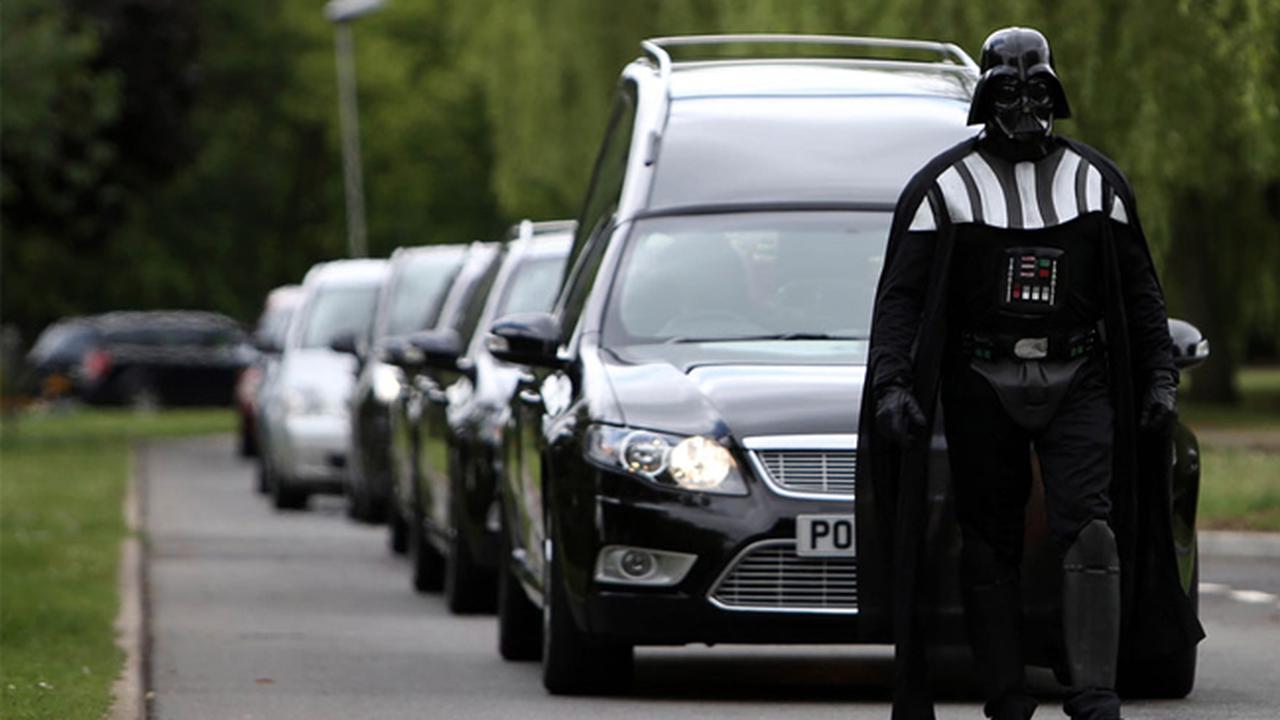 Darth Vader Iringi Upacara Pemakaman Nenek di Inggris