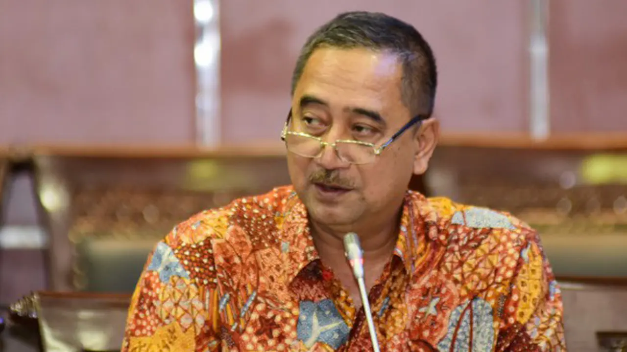 Politisi Fraksi Partai Golkar ini mencontohkan, dari segi devisa saja menurut data yang dipakai Ferdi, sumbangan devisa kelapa sawit tersusul oleh devisa dari sektor pariwisata.