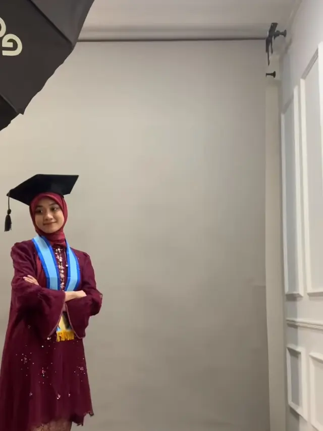 Wisuda Nafha Firah Tunangan Mamat Alkatiri