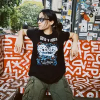 Menggunakan kaos hitam serta kacamata, gaya rock Megan ini juga bisa dijadikan inspirasi. Terlebih, dirinya memilih memakai aksesoris sederhana dan mengikat rambutnya secara simpel. (Liputan6.com/IG/@megandomani1410)