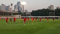 Justin Hubner Hanya Jadi Penonton dalam Sesi Latihan Timnas Indonesia Hari Ini, Mathew Baker Bisa Jadi Starter saat Hadapi Mozambik?