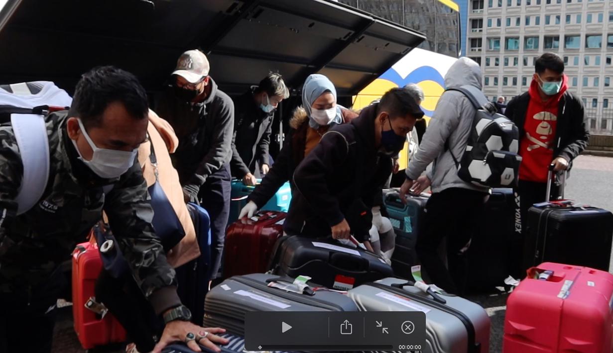 Para pebulutangkis Indonesia tiba di Birmingham, Inggris, Sabtu (13/3/2021) menjelang berlangsungnya Turnamen Bulutangkis All England 2021, 17-21 Maret 2021. (Dok. PBSI)