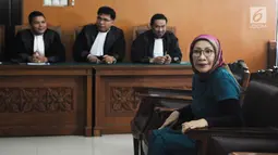 Terdakwa kasus dugaan penyebaran berita bohong Ratna Sarumpaet menjalani sidang lanjutan di PN Jakarta Selatan, Selasa (12/3). Sidang mendengarkan tanggapan JPU atas nota keberatan yang disampaikan pengacara Ratna. (Liputan6.com/Herman Zakharia)