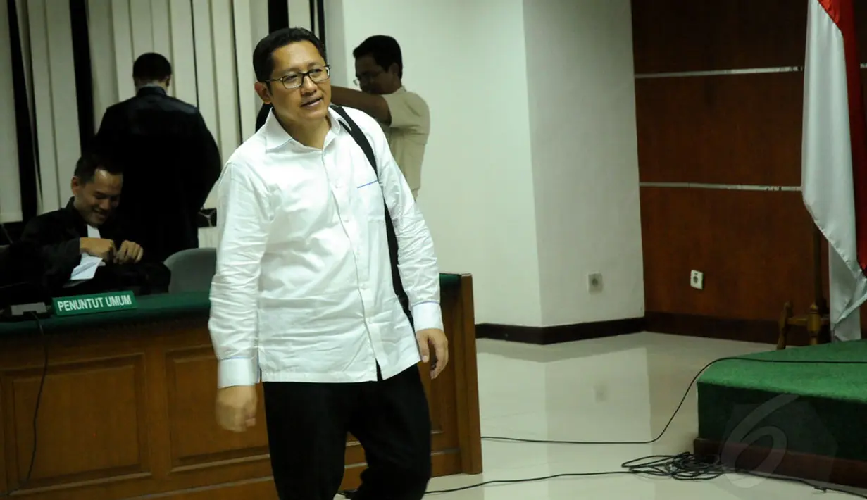 Usai membacakan sendiri nota pembelaan dalam kasus dugaan korupsi proyek Hambalang, Anas Urbaningrum, bersiap meninggalkan ruang sidang Pengadilan Tipikor Jakarta, (18/9/2014),(Liputan6.com/Helmi Fithriansyah)