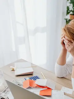 Tanpa disadari, tekanan untuk memenuhi kebutuhan orang lain dapat membuat kondisi finansial dan emosional ikut terkuras. (Foto/Dok: Pexels)