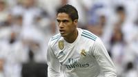 3. Raphael Varane - Berkembang pesat saat diasuh dibawah kepemimpinan Jose Mourinho. Bek timnas Prancis tersebut diboyong Jose Mourinho dari Lens pada tahun 2011. (AFP/Gabriel Bouys)