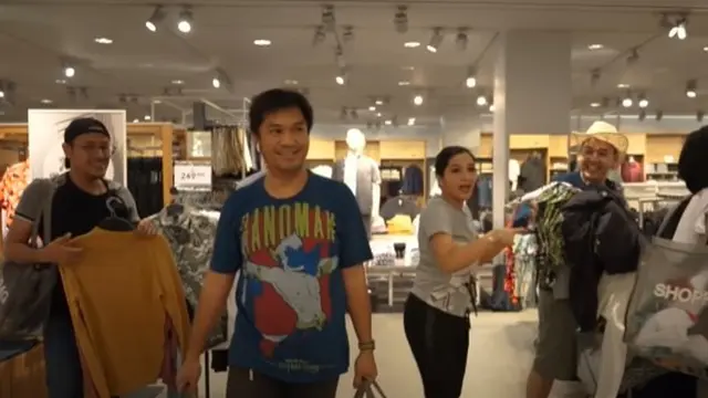 Keluarga Anang Hermansyah dan karyawannyaa