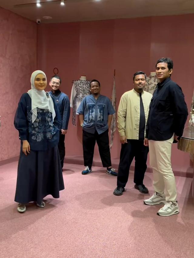Eksplorasi Desainer Ria Miranda di Dunia Seni, Hadirkan Koleksi ...