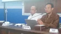 Rektor IST AKPRIND saat menyikap kasus kebohongan Dwi Hartanto. Foto: (Switzy Sabandar/Liputan6.com)