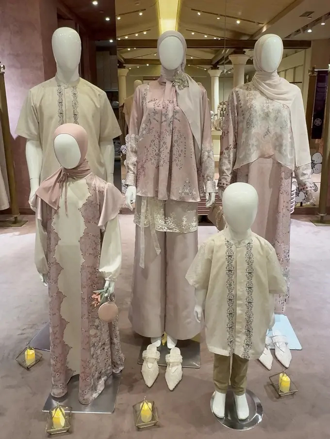 Ria Miranda Luncurkan Koleksi Raya 2026 warna soft pink. [Anisha/Fimela]