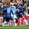 Pertandingan final Piala FA 2025/2026 antara Chelsea versus Man City. Tampak Antoine Semenyo mendapat pressing ketat dari dua pemain The Blues: Cole Palmer dan Malo Gusto. (Adrian Dennis / AFP)
