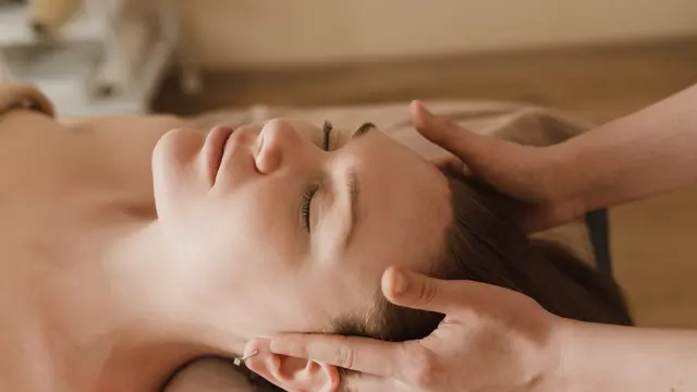 Teknik Pijat Wajah ini Ternyata Bisa Bantu Hempaskan Jerawat