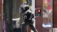 Kepolisian Australia dilaporkan belum bisa menjalin kontak dengan 2 orang pria bersenjata yang melancarkan aksi teror di Sydney.
