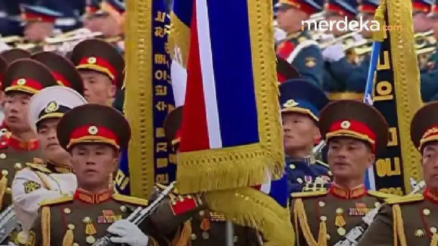 Sangar! Tentara Korut Tampil di Victory Day, Pejabat Militer Rusia sampai Berdiri Hormat