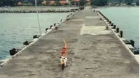 Terjun dan Buang Motor ke Laut, Turis Rusia di Bali Banjir Kecaman. (dok.Instagram @niluhdjelantik/https://www.instagram.com/p/CIqIuWXpqGZ/?utm_source=ig_embed/Henry)