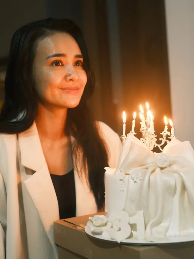 Gaya Michelle Ziudith Rayakan Ulang Tahun ke-31, Tetap Menawan dengan Bare Face yang Glowing