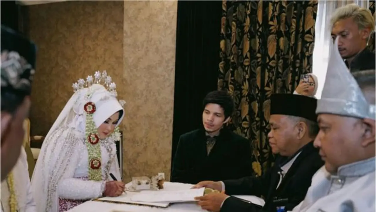 Potret Atta Halilintar jadi Saksi Nikah Timnya (credit: https://www.instagram.com/attahalilintar/)