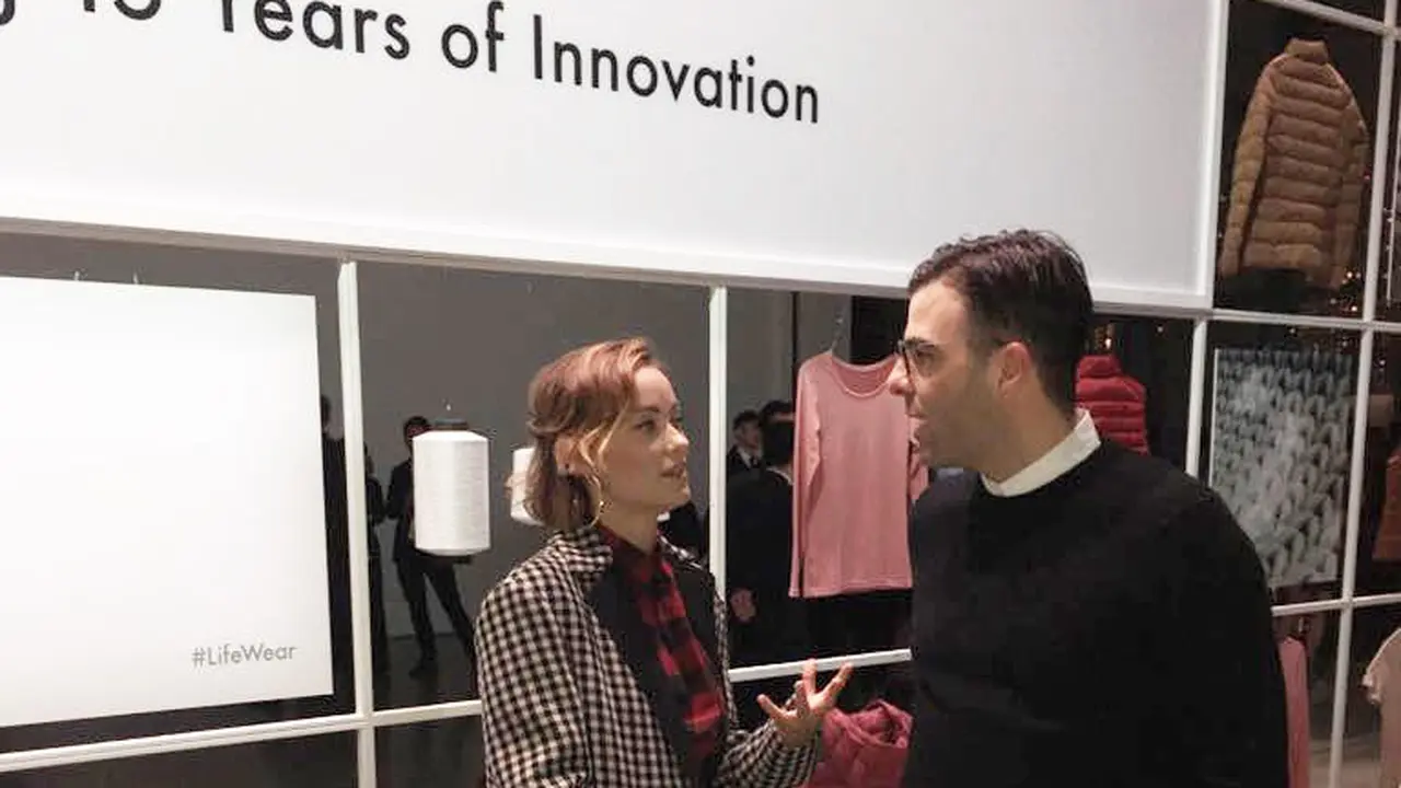 Sontek Gaya Stylish Olivia Wilde di Uniqlo New York
