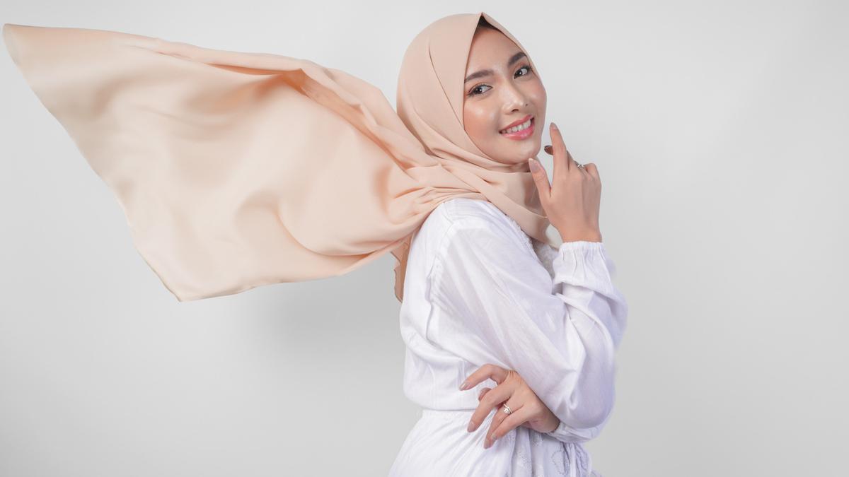 Ada Dress Katun Bolong, Ini 5 Tren Model Baju Lebaran 2025 Bergaya Modern dan Elegan